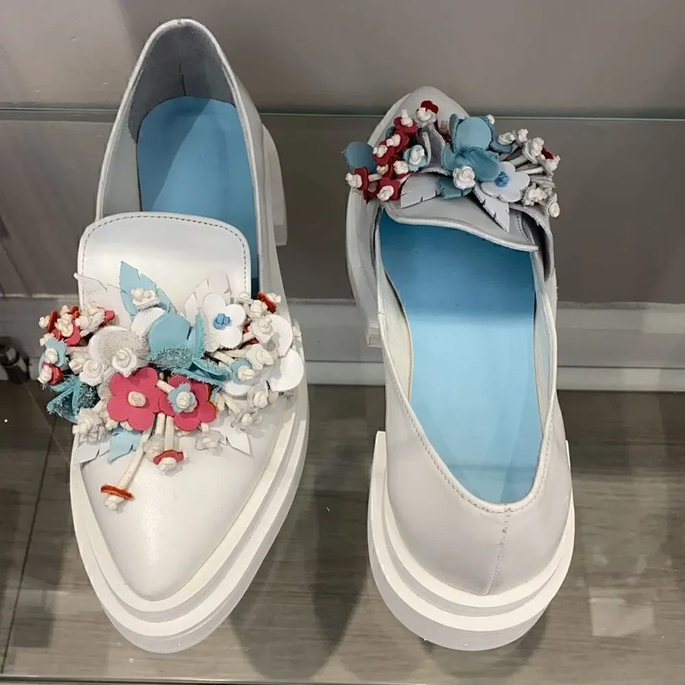 White Leather shoes with handmade flowers